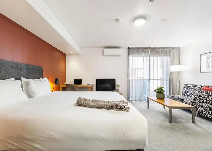 Pet Friendly hotel: Punthill Apartment Hotel - Little Bourke